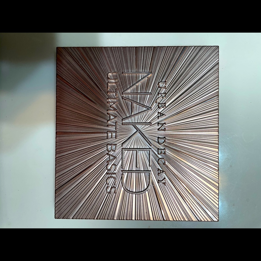 LIKE NEW Urban Decay Naked Ultimate Basics Palette